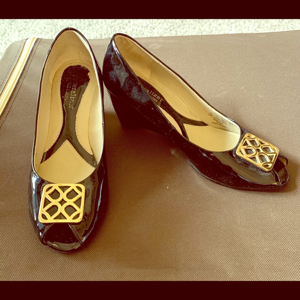 Wedge heeled shoes